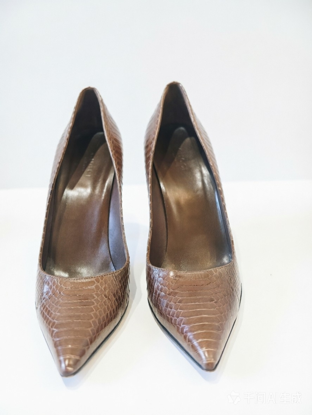 Gucci brown python leather bamboo heel pumps - Picture 2 of 10